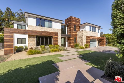 Photo of 4607 Vanalden Avenue, Tarzana, CA 91356 (MLS # 26839557)