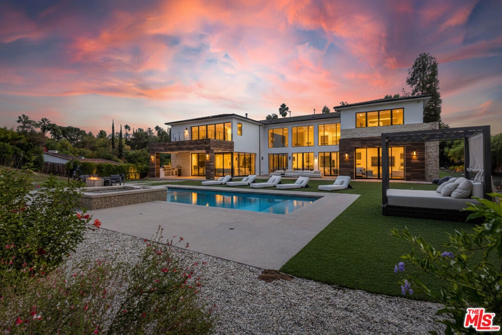 Photo of 4607 Vanalden Avenue, Tarzana, CA 91356 (MLS # 26839557)