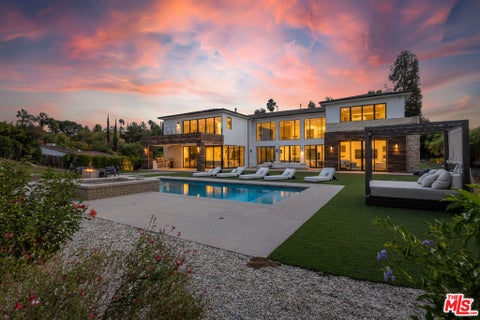 Photo of 4607 Vanalden Avenue, Tarzana, CA 91356 (MLS # 26839557)