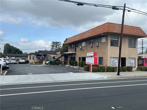 Photo of 1051 N Citrus Avenue, Covina, CA 91722 (MLS # CV25234827) Photo of 1051 N Citrus Avenue, Covina, CA 91722 (MLS # CV25234827)