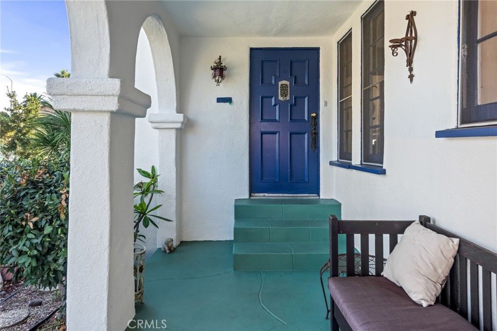 Photo of 2431 S Holt Ave, Los Angeles, CA 90034 (MLS # SB25244058)