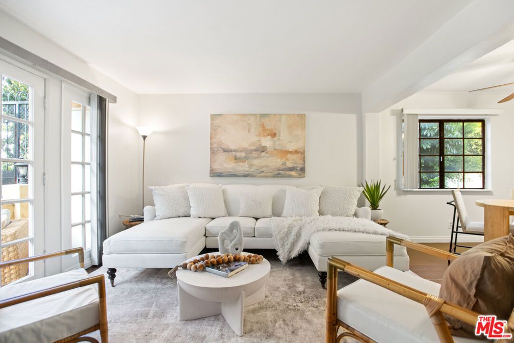 Photo of 7422 Hazeltine Avenue #7, Van Nuys, CA 91405 (MLS # 25596161)