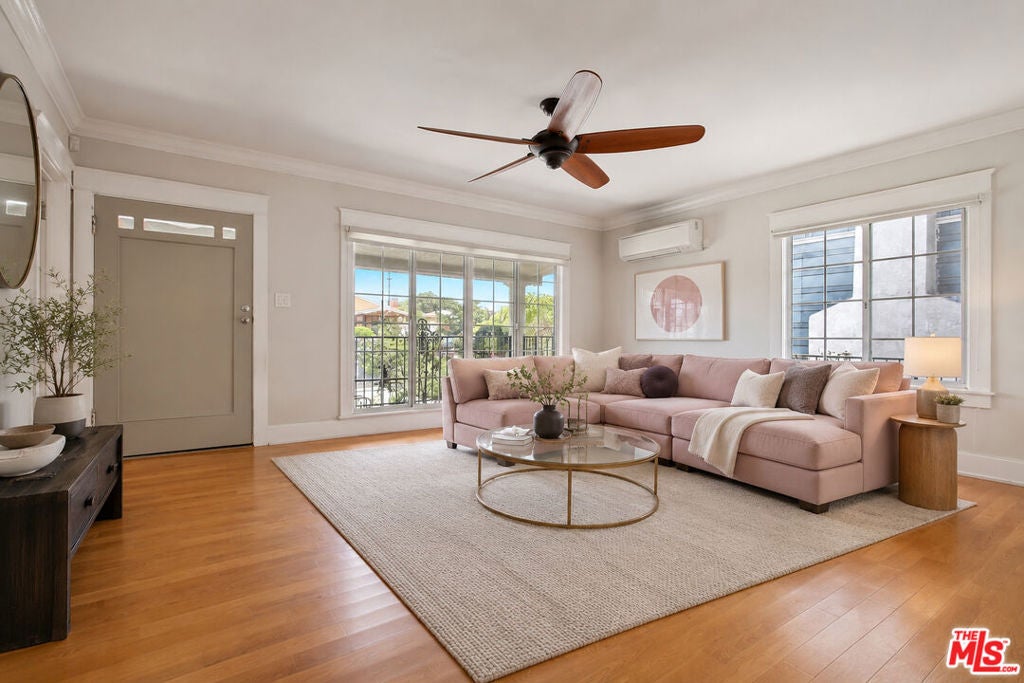 3701 4th Avenue, Los Angeles CA 90018