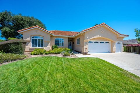 Photo of 1112 Oakmont Place, Nipomo, CA 93444 (MLS # ML82046253)