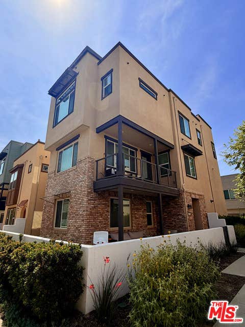 Photo of 657 Daniel Freeman Circle, Inglewood, CA 90301 (MLS # 26840055)