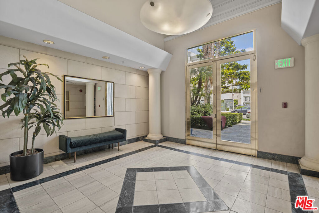Properties 1 117 N Gale Drive 5