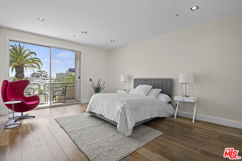 Properties 3 117 N Gale Drive 5