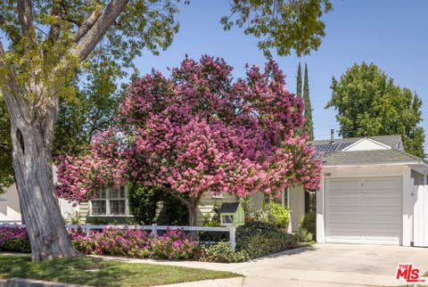 Photo of 17407 Cohasset Street, Los Angeles, CA 91406 (MLS # 26864315)