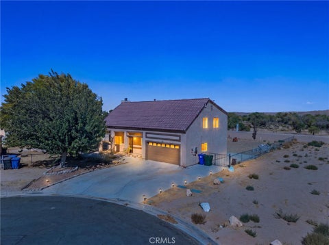 Photo of 15080 Birdie Ln LN, Helendale, CA 92342 (MLS # CV26194139)