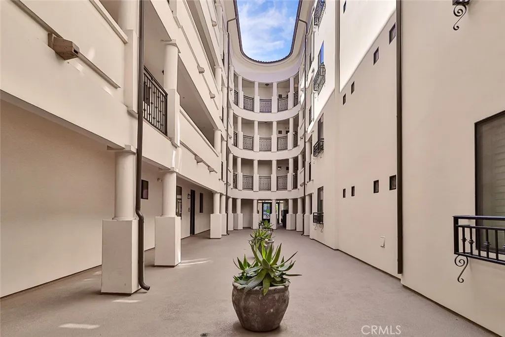 Sherman Oaks, California 91403, United States, 3 Bedrooms Bedrooms, ,2 BathroomsBathrooms,Residential,Active,108096