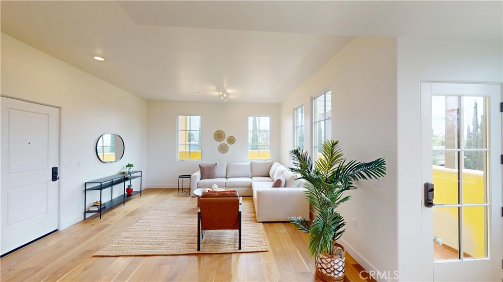 1878 E Walnut Street 319