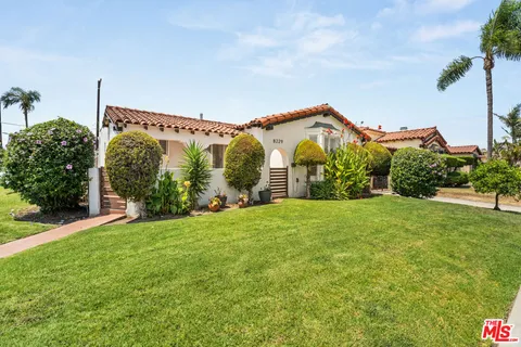 8229 S Mariposa Avenue, Los Angeles, CA 90044 - MLS#: 25576691