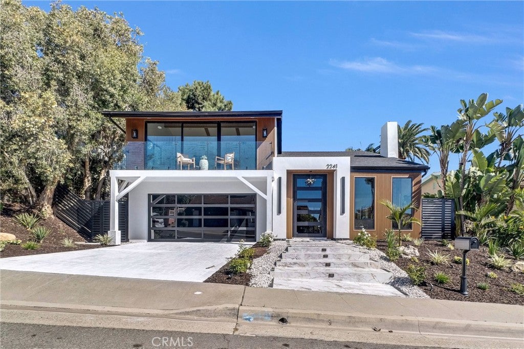 2241 Avenida Salvador