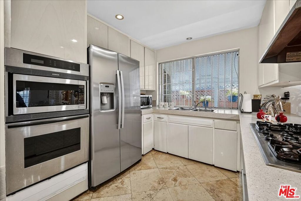 Photo of 3430 Mclaughlin Avenue, Los Angeles, CA 90066 (MLS # 26668075)