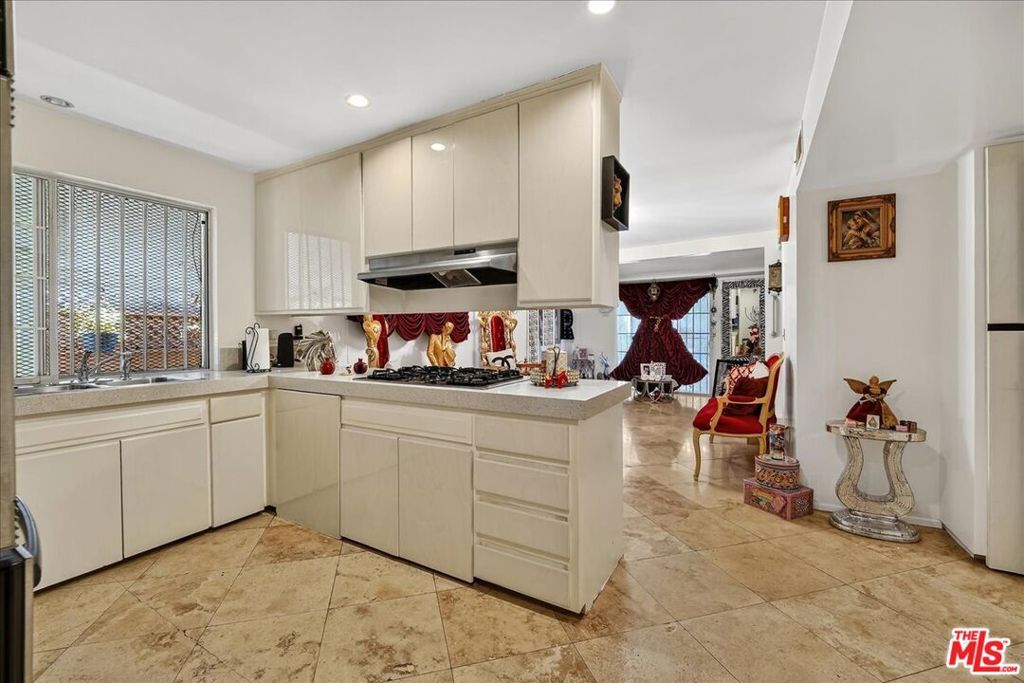 Photo of 3430 Mclaughlin Avenue, Los Angeles, CA 90066 (MLS # 26668075)