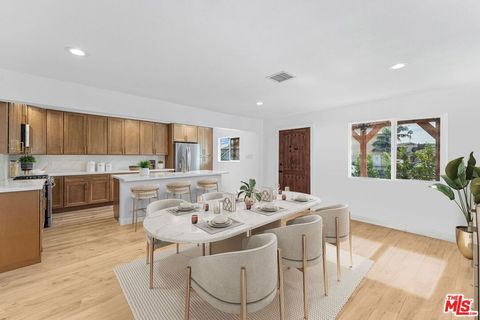 Photo of 3815 W 60th Street, Los Angeles, CA 90043 (MLS # 26665997)