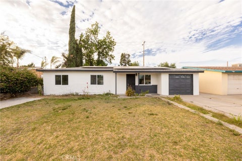 Photo of 424 E 1st ST, Rialto, CA 92376 (MLS # CV26116274)