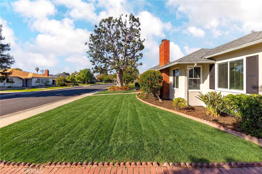 1505 N Rosewood Avenue