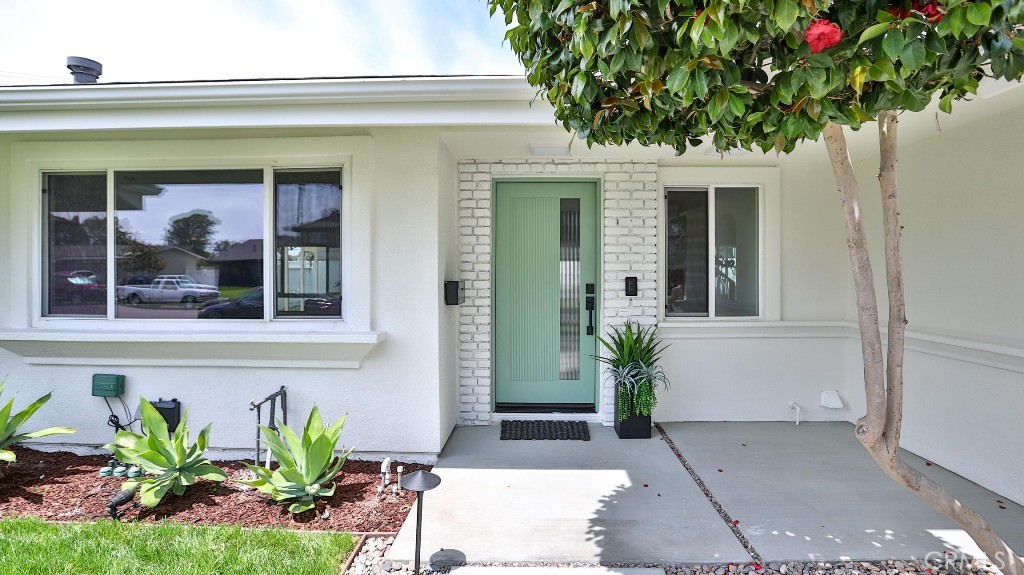 2737 Lorenzo Avenue