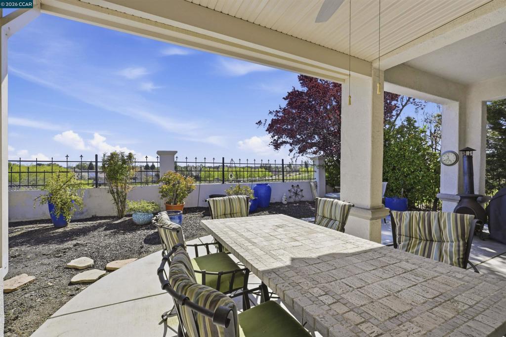 1463 Bismarck Ln