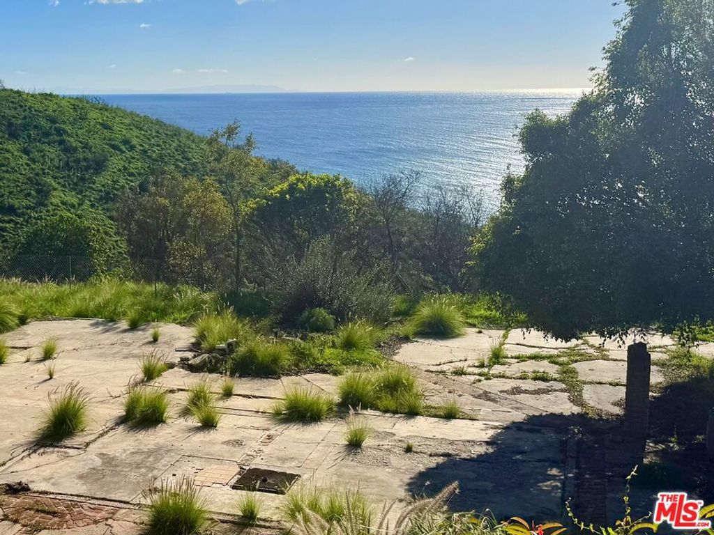 Photo of 20654 Eaglepass Drive, Malibu, CA 90265 (MLS # 25631119)