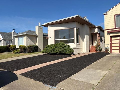 Photo of 42 Lake Forest Drive, Daly City, CA 94015 (MLS # ML82042790)