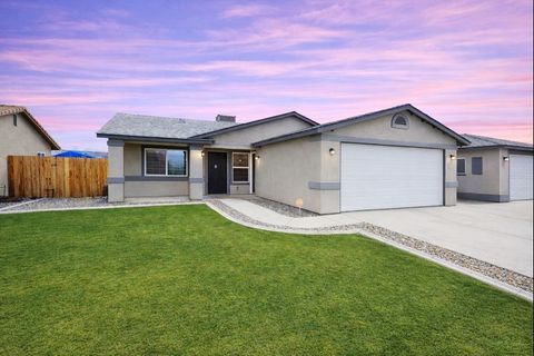 Photo of 1018 Guadalupe Ave, Bakersfield, CA 93307 (MLS # NS26019809)