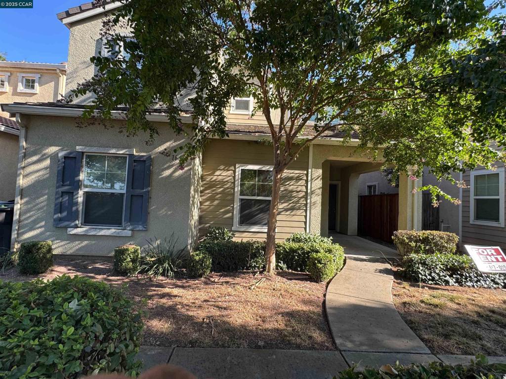 Gated Community, walking distance to University of the pacific, large 3 bedroom 2.5 bathroom, totally remodeled nice Patio. Air Conditioning, great condition.