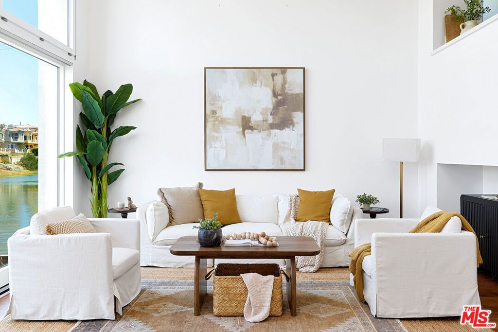 Photo of 5106 Pacific Avenue, Marina Del Rey, CA 90292 (MLS # 25563117)