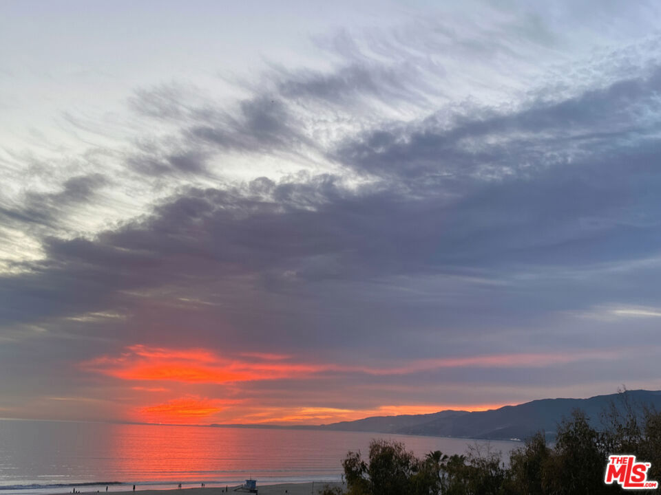 15241 Via De Las Olas