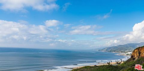 Photo of 15241 Via De Las Olas, Pacific Palisades, CA 90272 (MLS # 26673431)