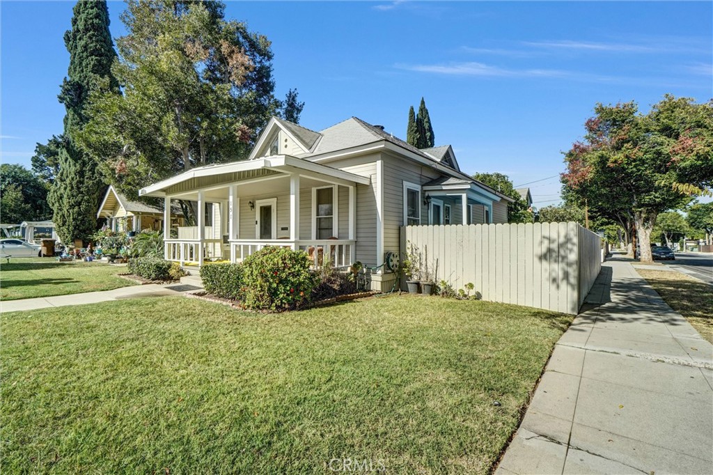 151 N Lincoln Avenue