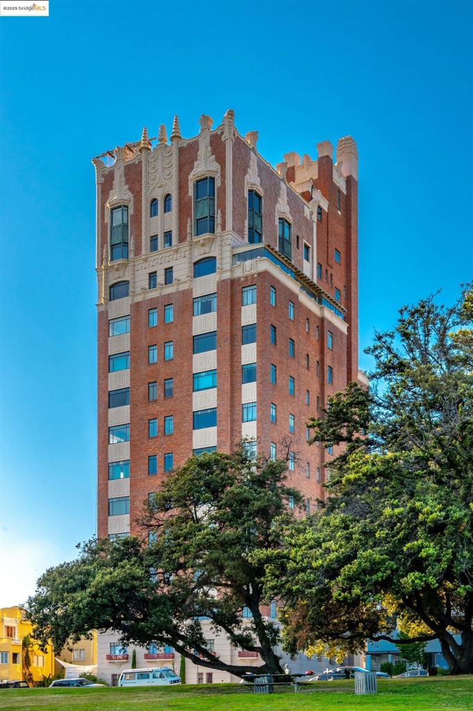 492 Staten Ave 301