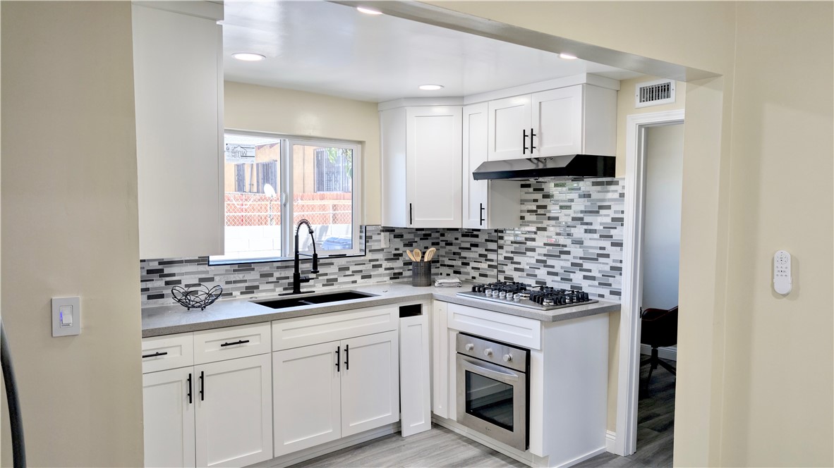Properties 4 3814 S Normandie Avenue