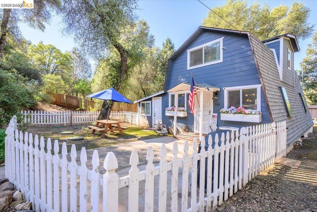 11741 Campo Seco Rd