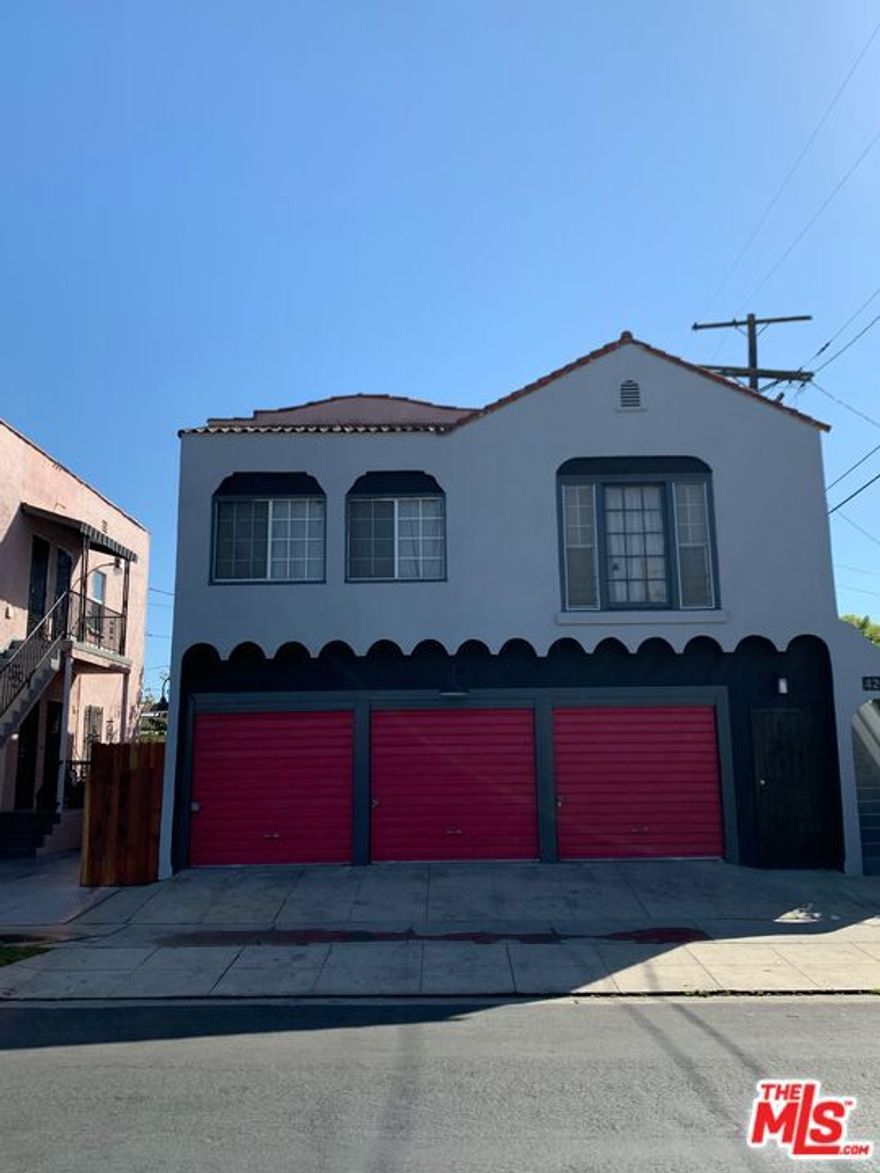 Mid City / Adams 2bed/2bath efficiency garden apartment.  Stainless steel kitchen with microwave, stove/oven, refrigerator & dishwasher.   Central Air/Heat! Pets okay!  Two baths with master bath with walk in shower and double sink.    Pets okay, easy street parking.