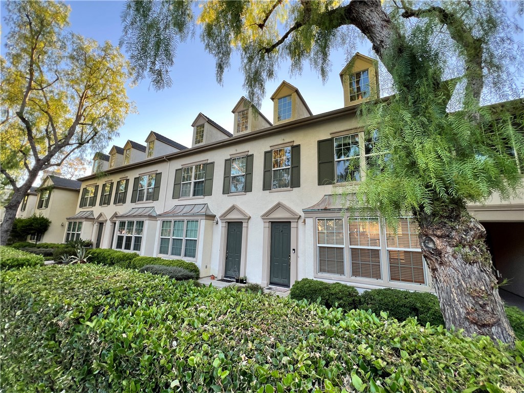 Welcome to your dream rental in the highly desirable Bridgeport community of Spinnaker Pointe! This immaculate two-story townhome was
completely remodeled in 2022 and offers 1,556 sq. ft. of comfortable living space, featuring three spacious bedrooms with walk-in closets, recessed
lighting, and 2.5 modern bathrooms. Enjoy the convenience of upstairs in-closet laundry (stackable washer and dryer included) and a 2-car
attached garage. The freshly painted interior boasts an open and bright floor plan on the main level, adorned with elegant tile flooring throughout.
The inviting living room seamlessly flows into the dining area and the remodeled kitchen with a breakfast bar and newer appliances. A powder
room on the main floor adds an extra touch of convenience. Upstairs, you’ll find three bedrooms, all with ample walk-in closets. The two full
bathrooms are beautifully updated with contemporary fixtures and finishes. The expansive main bedroom suite includes a large walk-in closet, an
attached bathroom with double sinks, an LED anti-fog mirror, and a rainfall waterfall shower panel. Smart Wi-fi light switches add to the home’s
modern conveniences. The direct-access 2-car garage features a new “Lift Master” garage door opener with smartphone compatibility. Additional
garage amenities include a whole-house LifeSource water conditioning system, Closet World bookshelves, custom metal overhead storage racks,
bike hooks, and an electric car plug. The LifeSource water conditioning system is available for tenant use, and the tenant is responsible for its
service if desired. A newer, energy-efficient AC unit, ensures comfort year-round. As a resident, you’ll have access to
all the amenities the Bridgeport HOA offers, including a community pool, spa, clubhouse, man-made lake, BBQ areas, park, and miles of scenic
paved trails. This townhome is centrally located in Valencia, close to shopping centers, a movie theater, coffee shops, restaurants, the award-
winning Bridgeport Elementary School, and just 2 miles from the 5 Freeway. Don’t miss out on this exceptional rental opportunity! Application link:
https://apply.link/4bzinn3