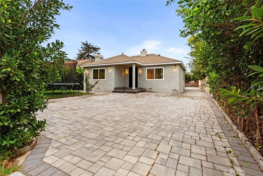 Welcome to 5954 Carpenter Avenue, a beautifully updated 3-bedroom, 2-bathroom single-family home offering 1,810 sq ft of comfortable living space on a generous 6,620 sq ft lot. Nestled on a tree-lined street in the heart of Valley Village, this home blends classic charm with modern finishes.
Inside an inviting open-concept layout, featuring a spacious living room with a cozy fireplace and recessed lighting throughout. The remodeled kitchen is a true showstopper, complete with a large center island, stainless steel appliances, and plenty of room for entertaining and everyday living.
Both bathrooms have been tastefully renovated with beautiful tile showers, adding a touch of luxury to your daily routine. Enjoy seamless indoor-outdoor living with two patio areas, a quaint front patio perfect for morning coffee, and a covered backyard patio ideal for dining, lounging, and entertaining guests year-round.
Located in the highly sought-after Los Angeles Unified School District and just minutes from local shops, dining, and parks, this home is a rare find in one of the Valley's most desirable neighborhoods.