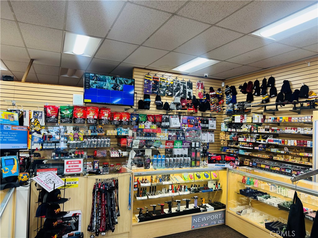 10051 MAGNOLIA Avenue