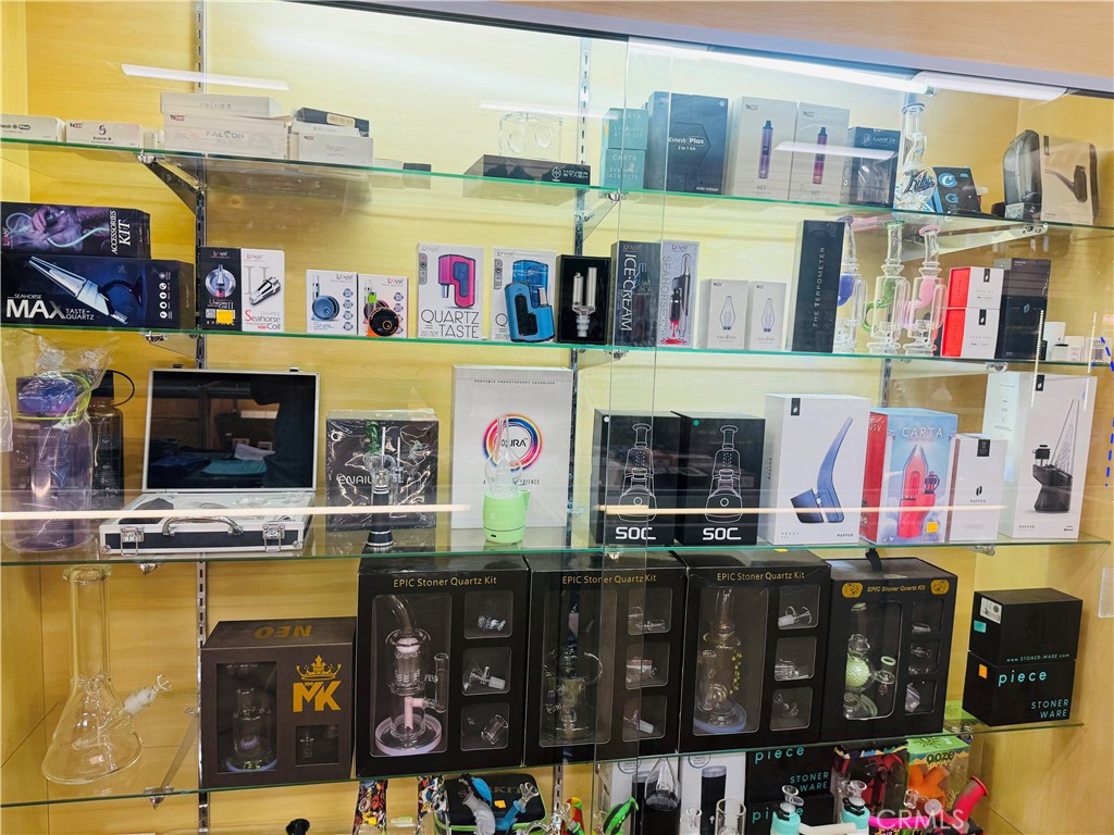 10051 MAGNOLIA Avenue