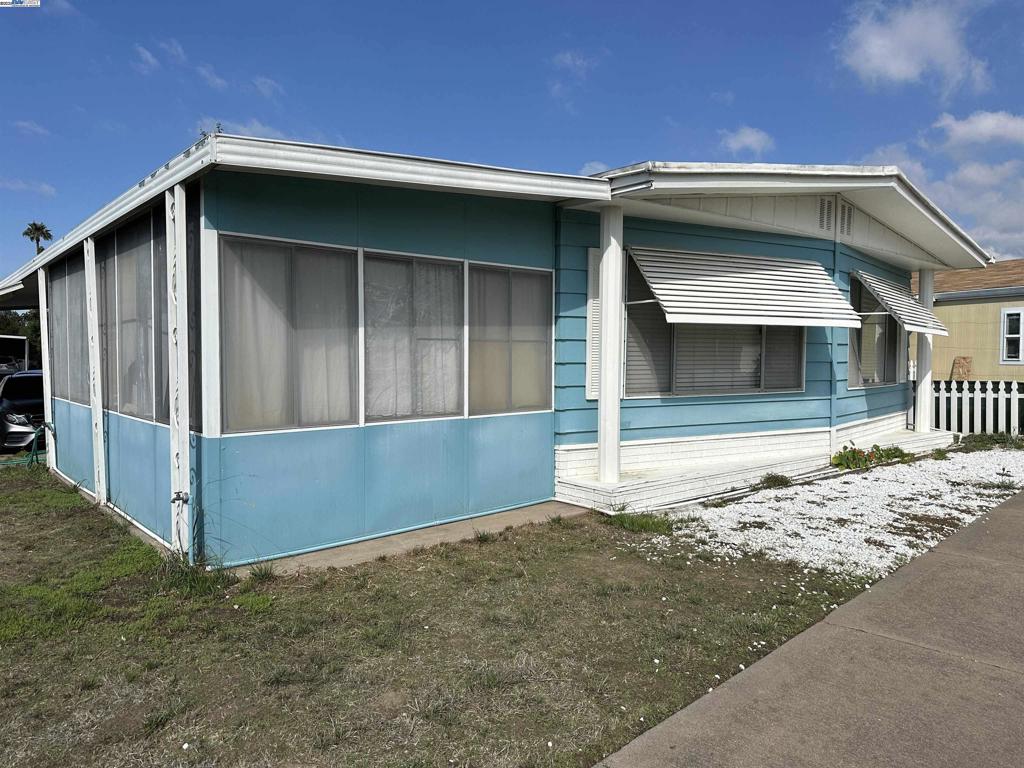 ALVARAILES - Manufactured In Park