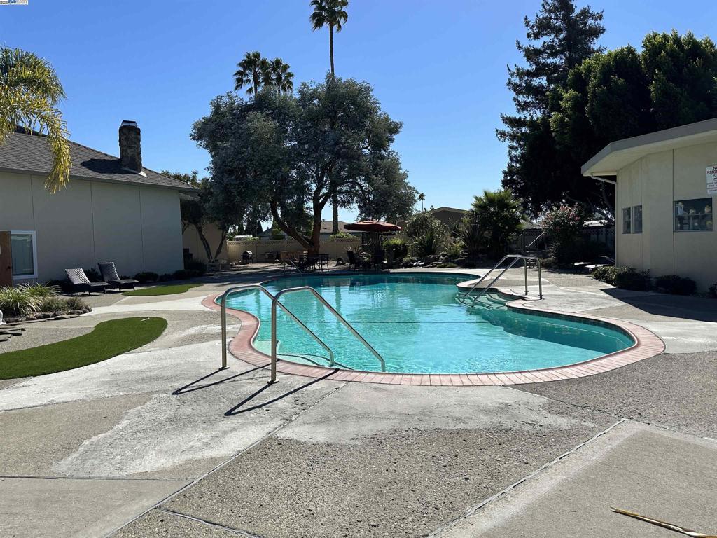 ALVARAILES - Manufactured In Park