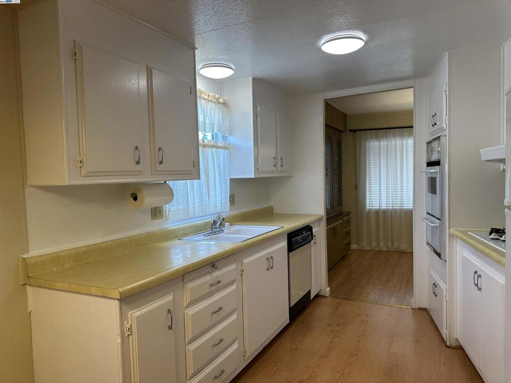 ALVARAILES - Manufactured In Park