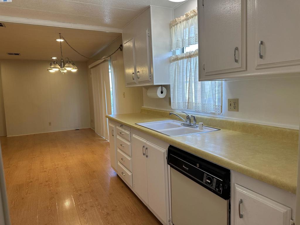 ALVARAILES - Manufactured In Park