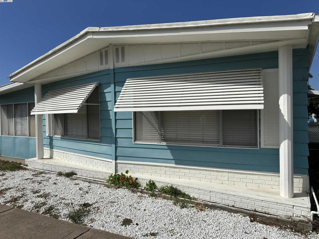 ALVARAILES - Manufactured In Park