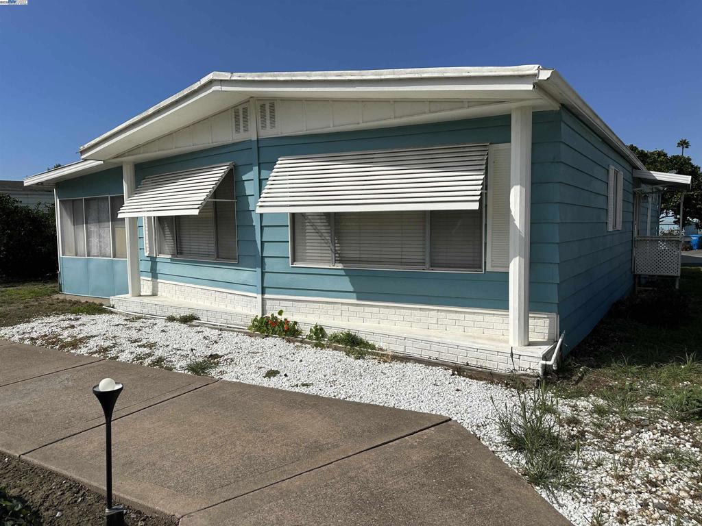 ALVARAILES - Manufactured In Park