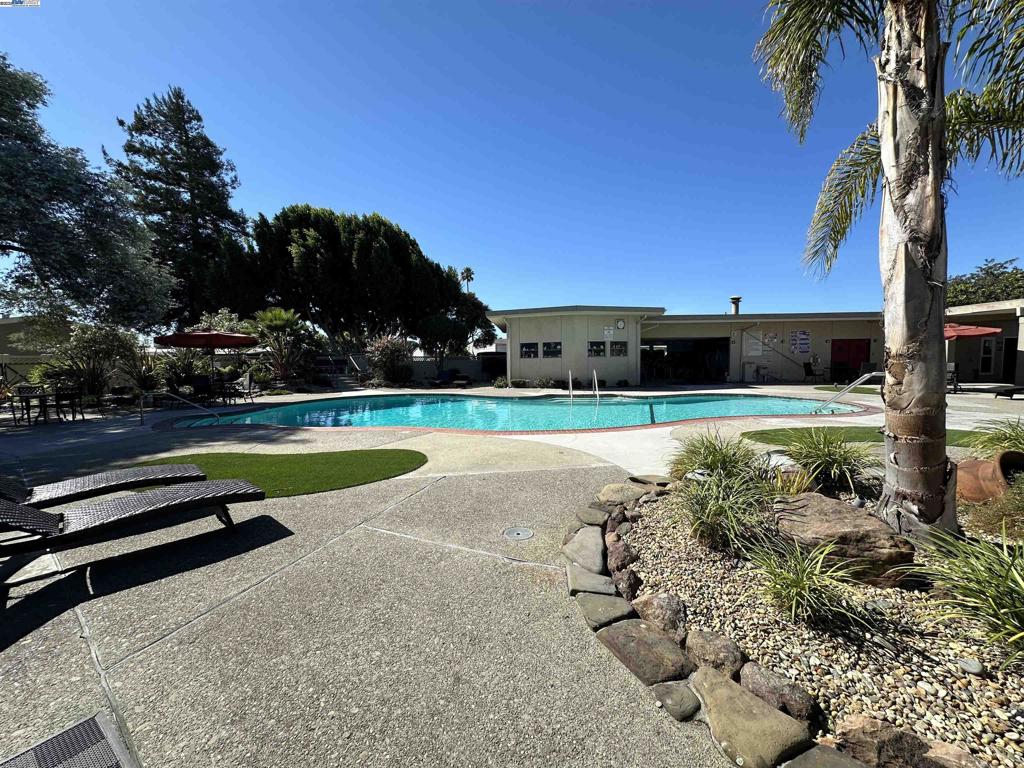 ALVARAILES - Manufactured In Park