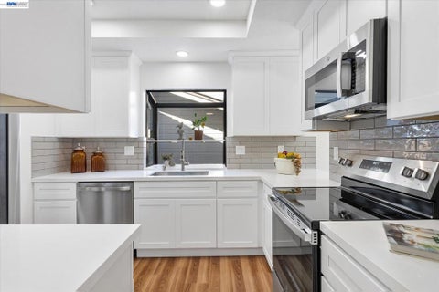 Tiny photo for 222 Stanbridge Ct. CT, Alameda, CA 94502 (MLS # 41151576)