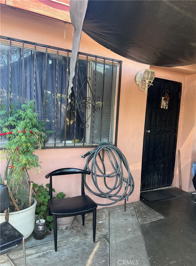 1228 S Ditman