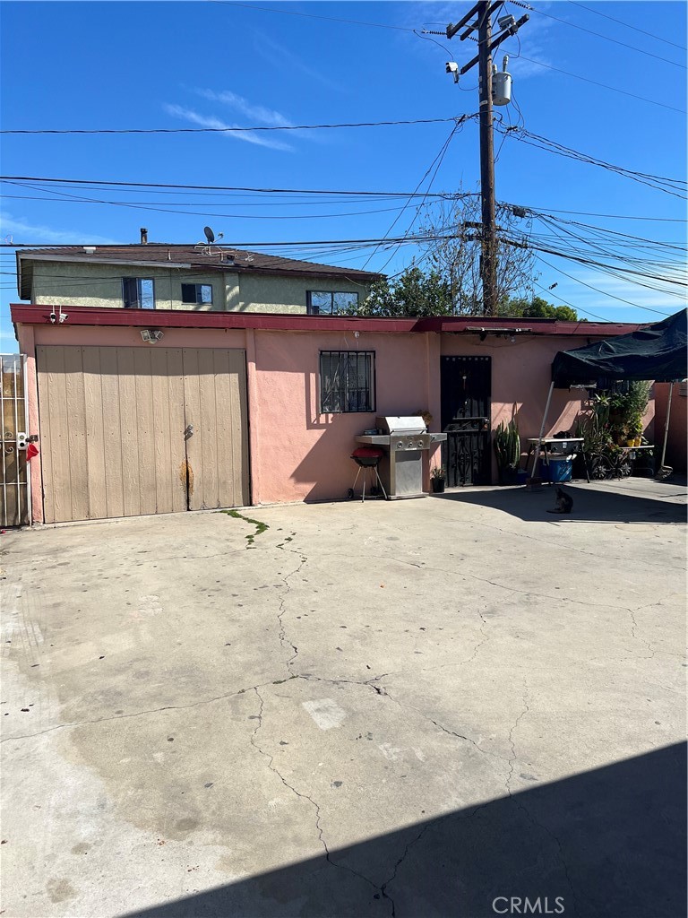 1228 S Ditman